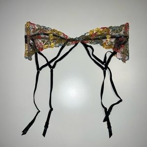 NWT | Victoria’s Secret | Floral Lace Garter | M/L